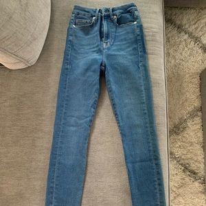 Good American Good Waist Crop raw hem jean Sz 24